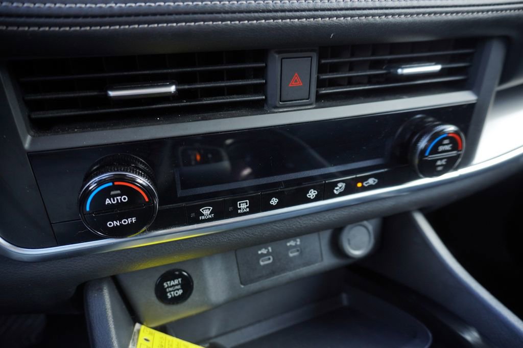 Used 2024 Nissan Rogue SV image 17