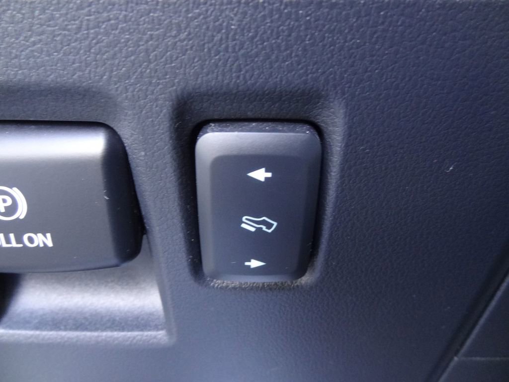 Certified 2023 Ford F150 Platinum w/ Equipment Group 701A High image 24