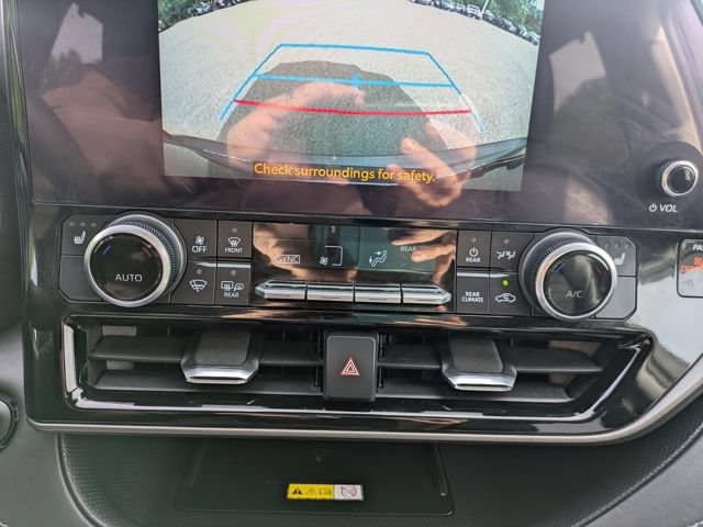 Used 2023 Toyota Highlander XLE AWD/4WD image 27