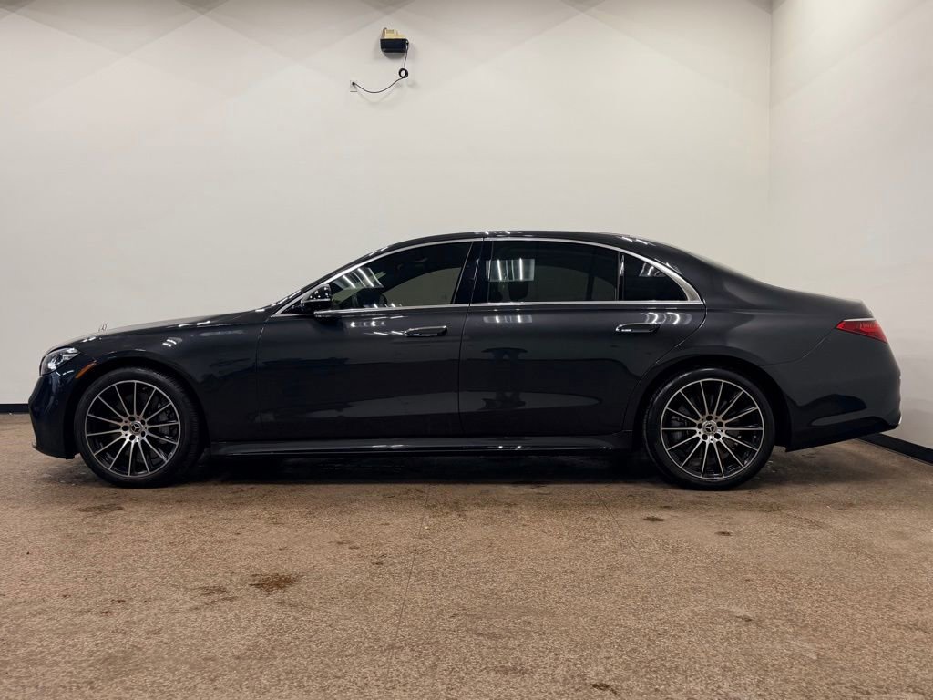 Used 2022 Mercedes-Benz S 580 4MATIC Sedan w/ AMG Line Package image 2