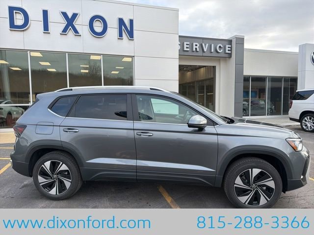 New 2026 Volkswagen Taos SE image 8