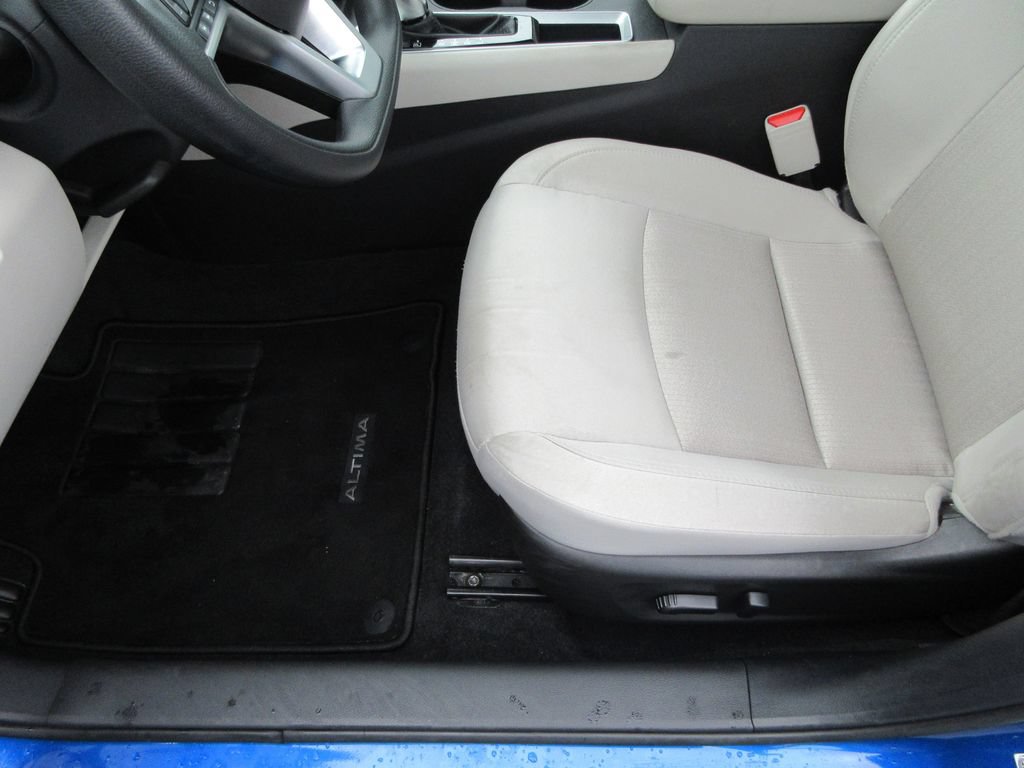 Used 2025 Nissan Altima 2.5 SV FWD image 18