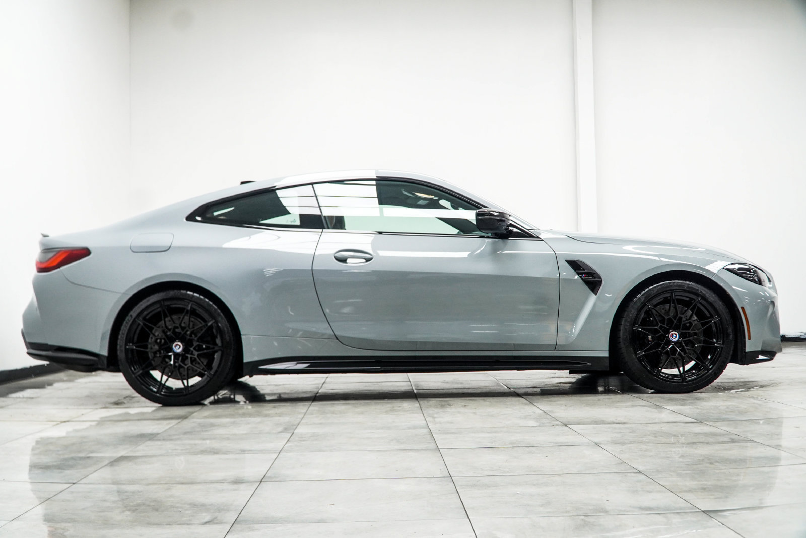 Used 2023 BMW M4 Competition w/ Executive Package RWD image 8