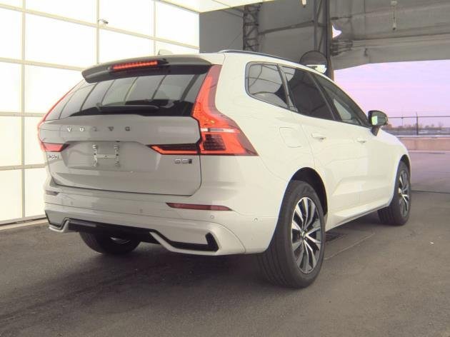 Used 2025 Volvo XC60 B5 Plus image 3