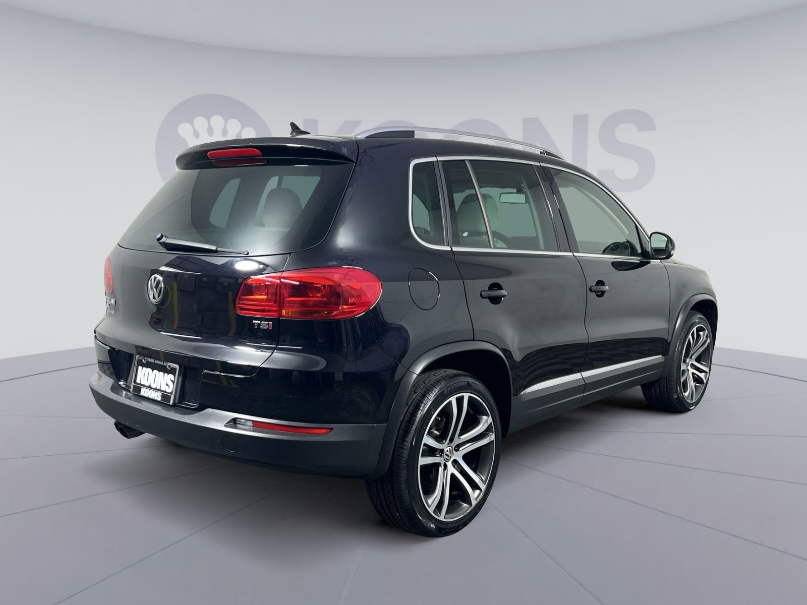 Used 2017 Volkswagen Tiguan SEL FWD image 11