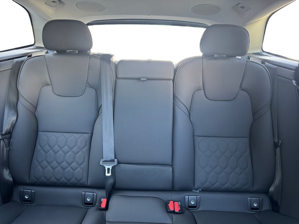 New 2026 Volvo XC60 B5 Plus w/ Protection Package Premier AWD/4WD image 23