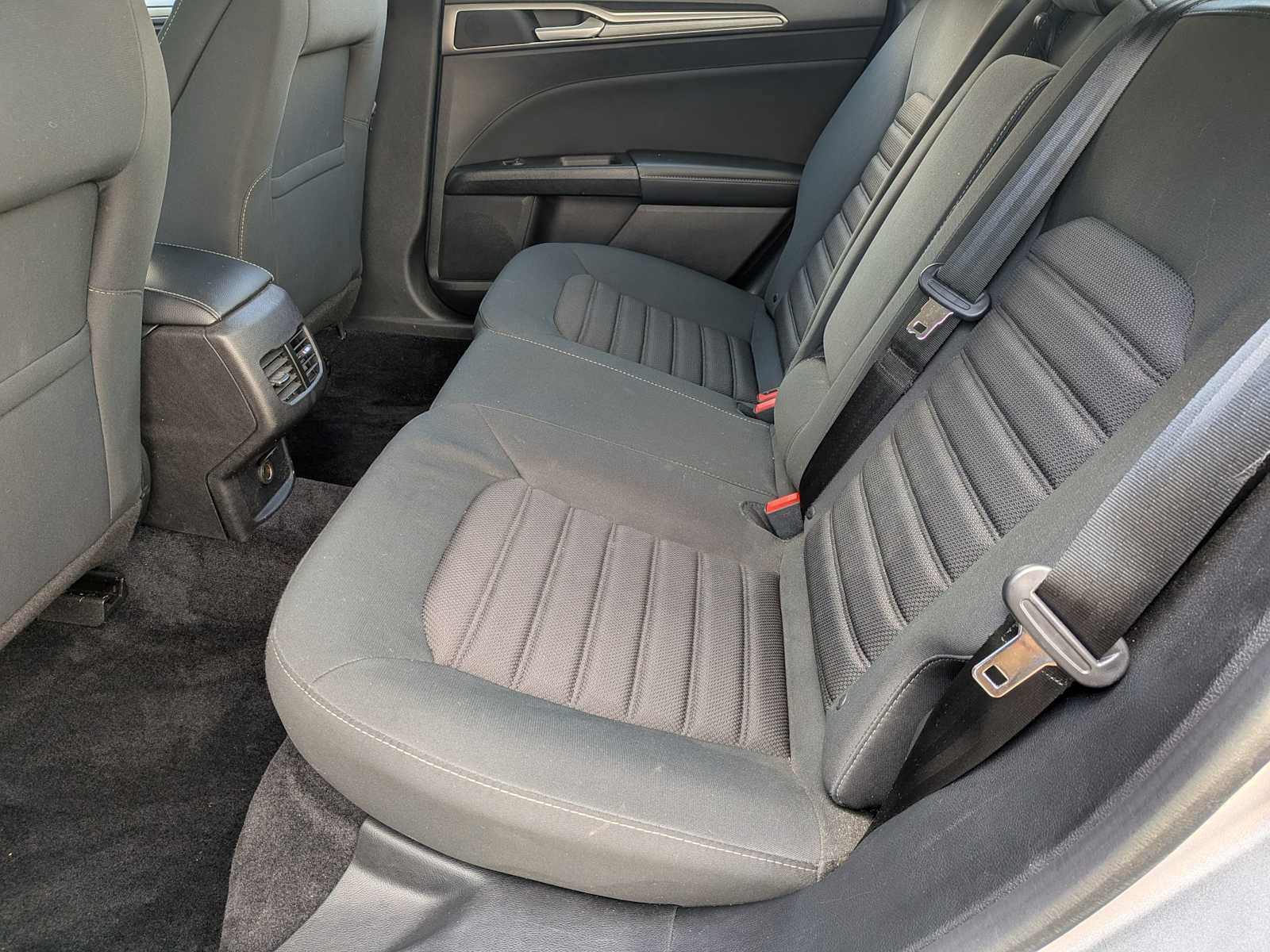 Used 2018 Ford Fusion SE w/ Fusion SE Technology Package FWD image 23