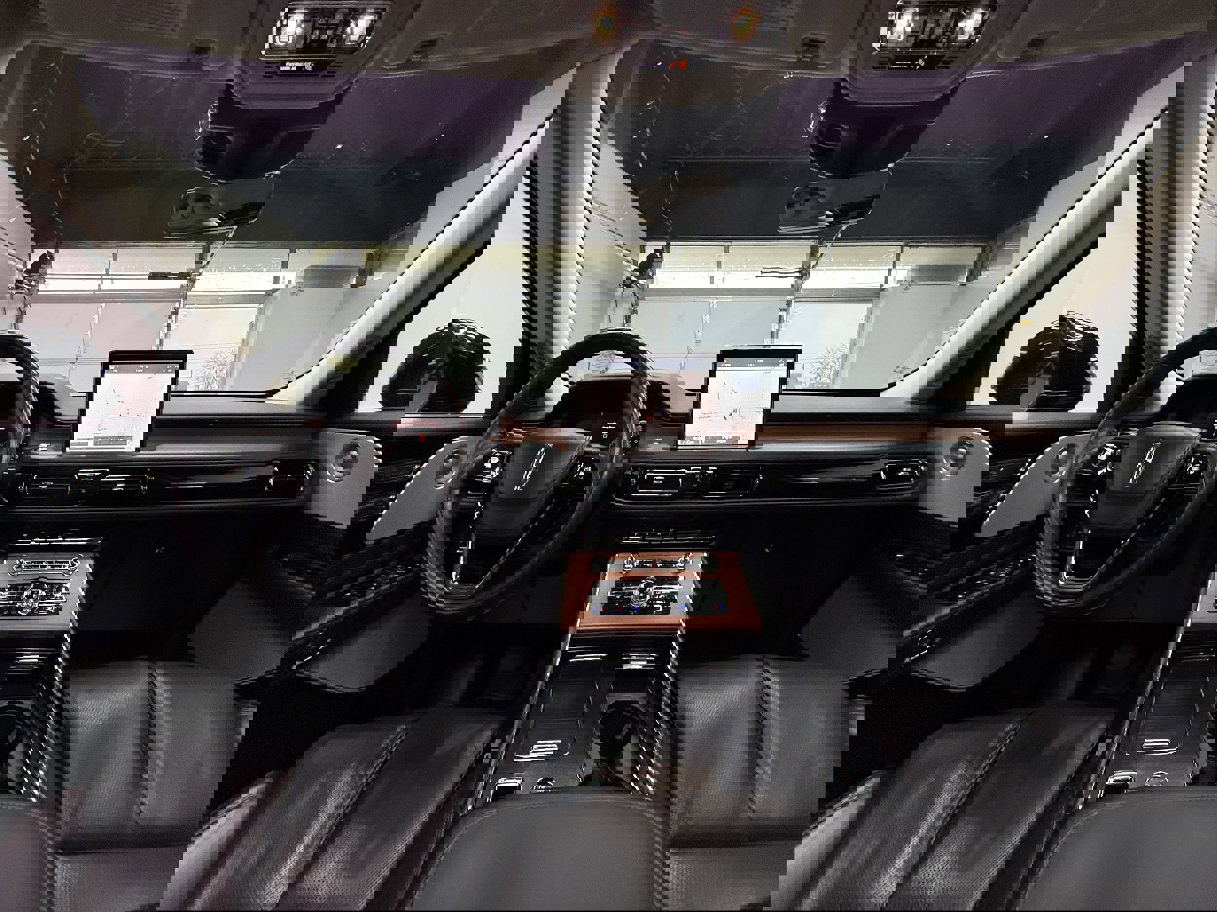 Used 2020 Lincoln Aviator Reserve w/ Equipment Group 201A image 12