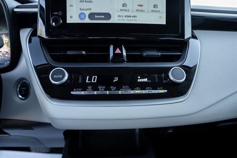 Used 2025 Toyota Corolla LE w/ Convenience Package image 14