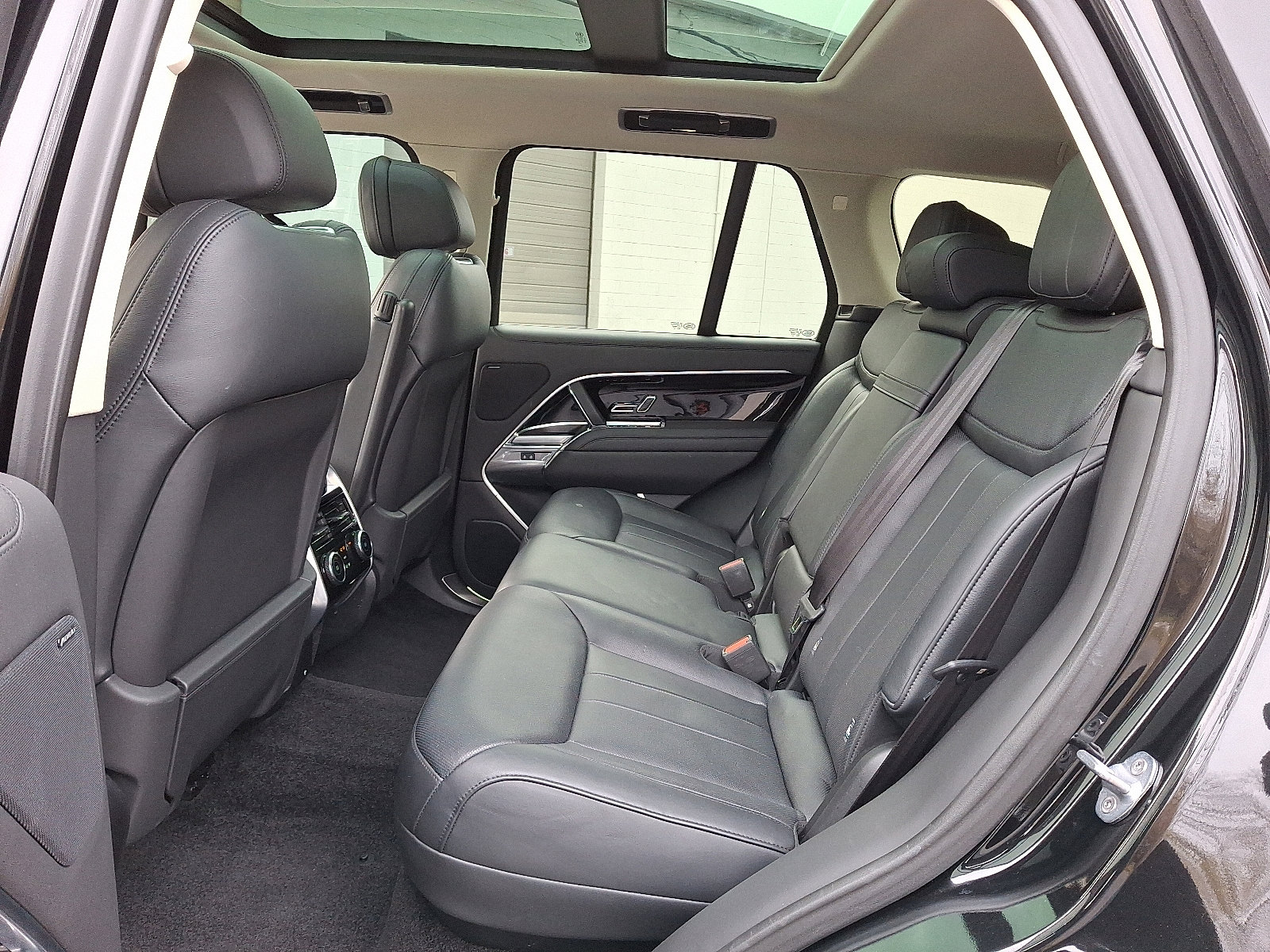 Used 2023 Land Rover Range Rover SE image 5