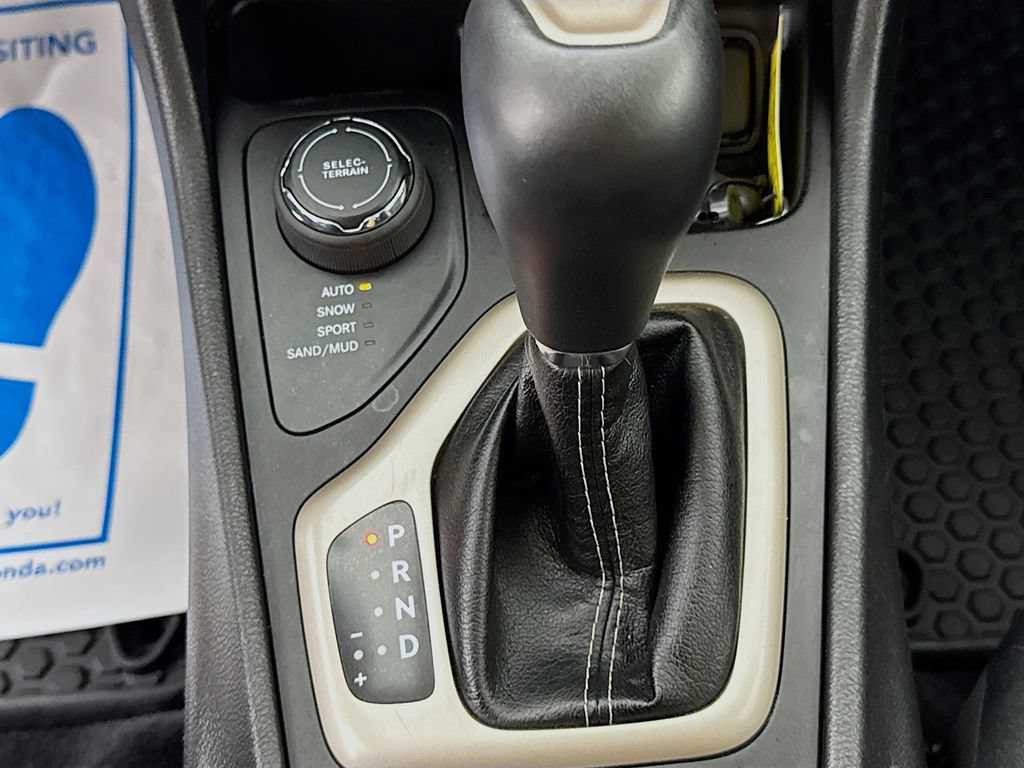 Used 2017 Jeep Cherokee High Altitude w/ Luxury Group AWD/4WD image 21