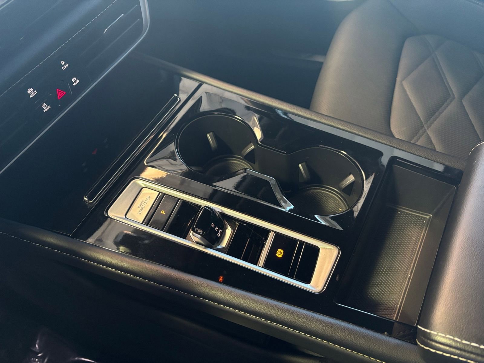 Used 2025 Volkswagen Atlas Cross Sport SE image 45