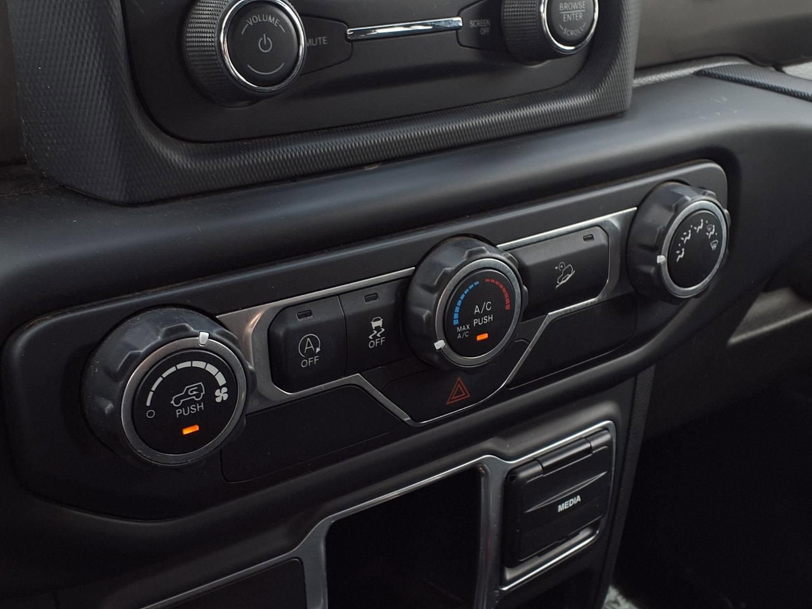 Used 2018 Jeep Wrangler Unlimited Sport image 9