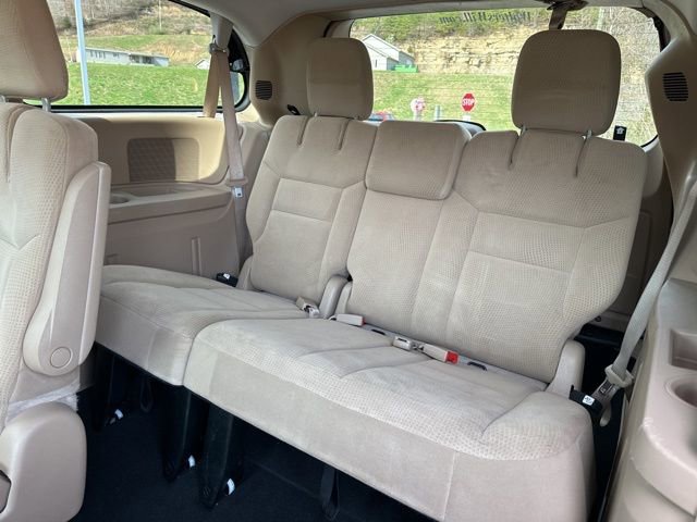 Used 2016 Dodge Grand Caravan SXT image 17