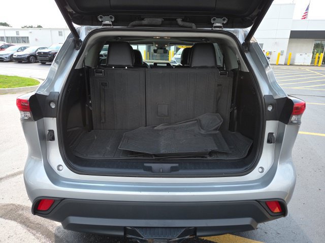 Used 2023 Toyota Highlander XLE AWD/4WD image 27