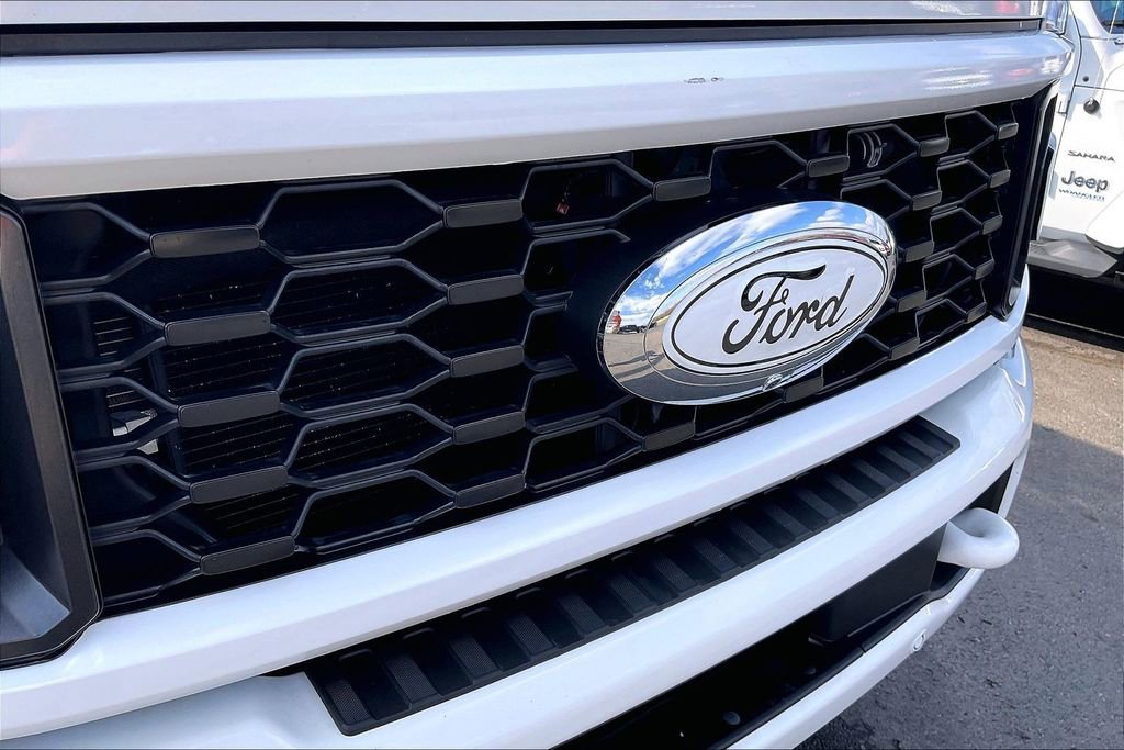 Used 2024 Ford F450 Limited image 35