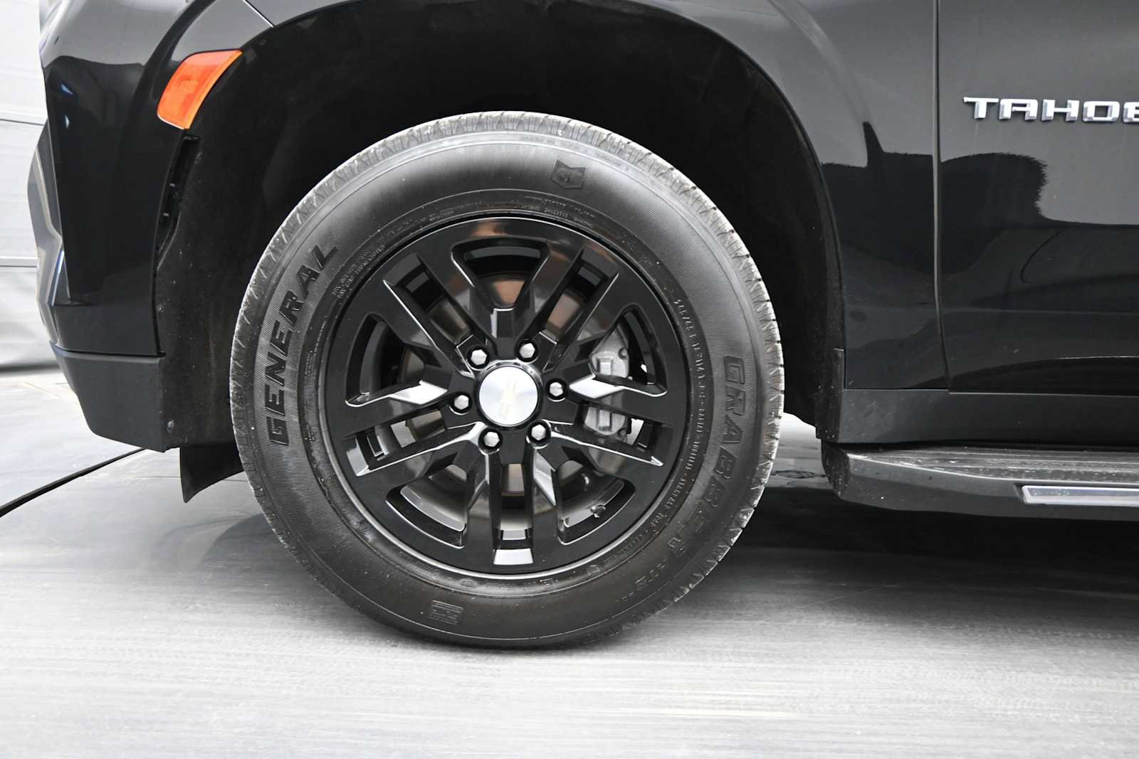 Used 2023 Chevrolet Tahoe LT w/ Luxury Package AWD/4WD image 10