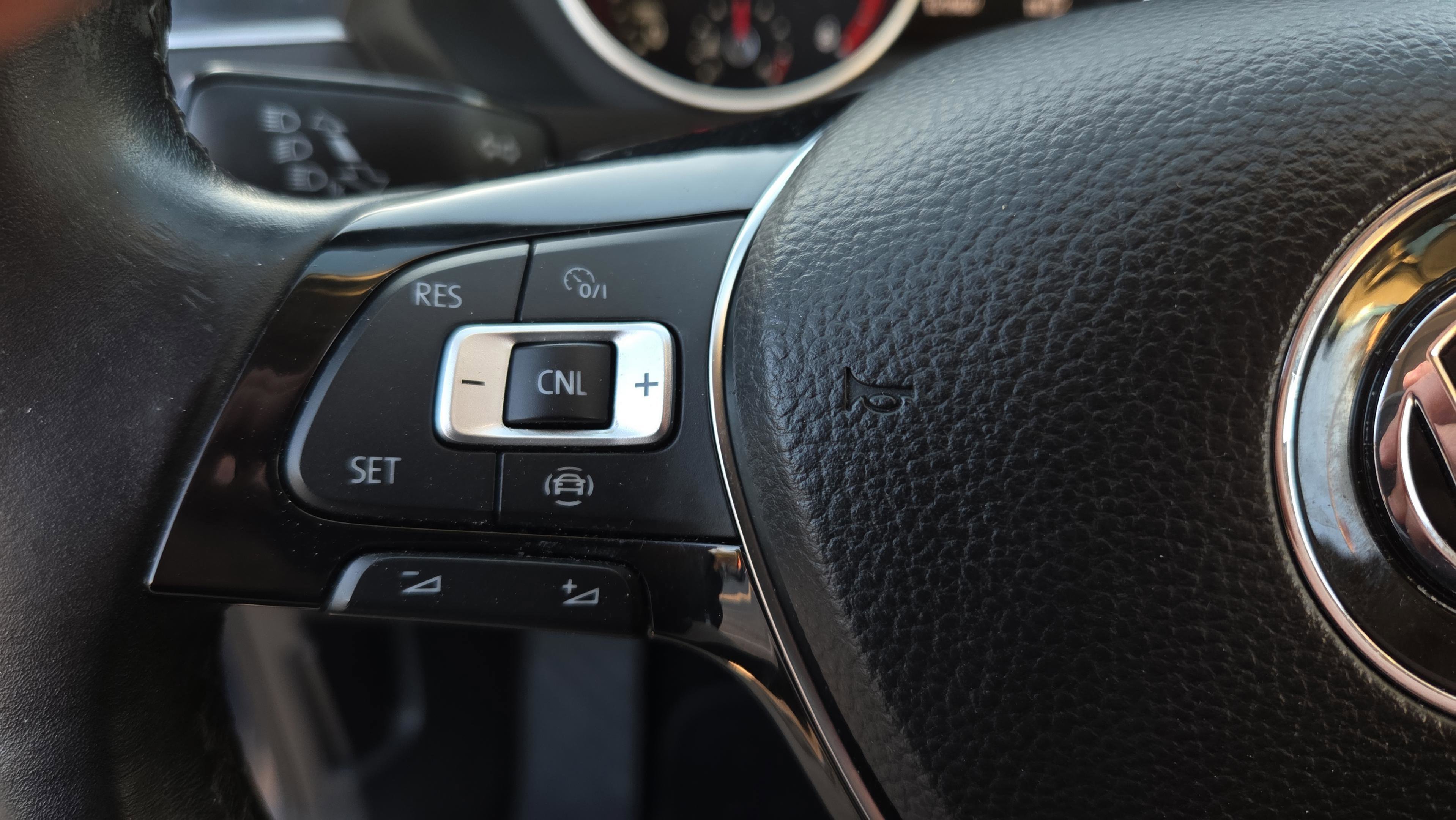 Used 2019 Volkswagen Tiguan S image 29