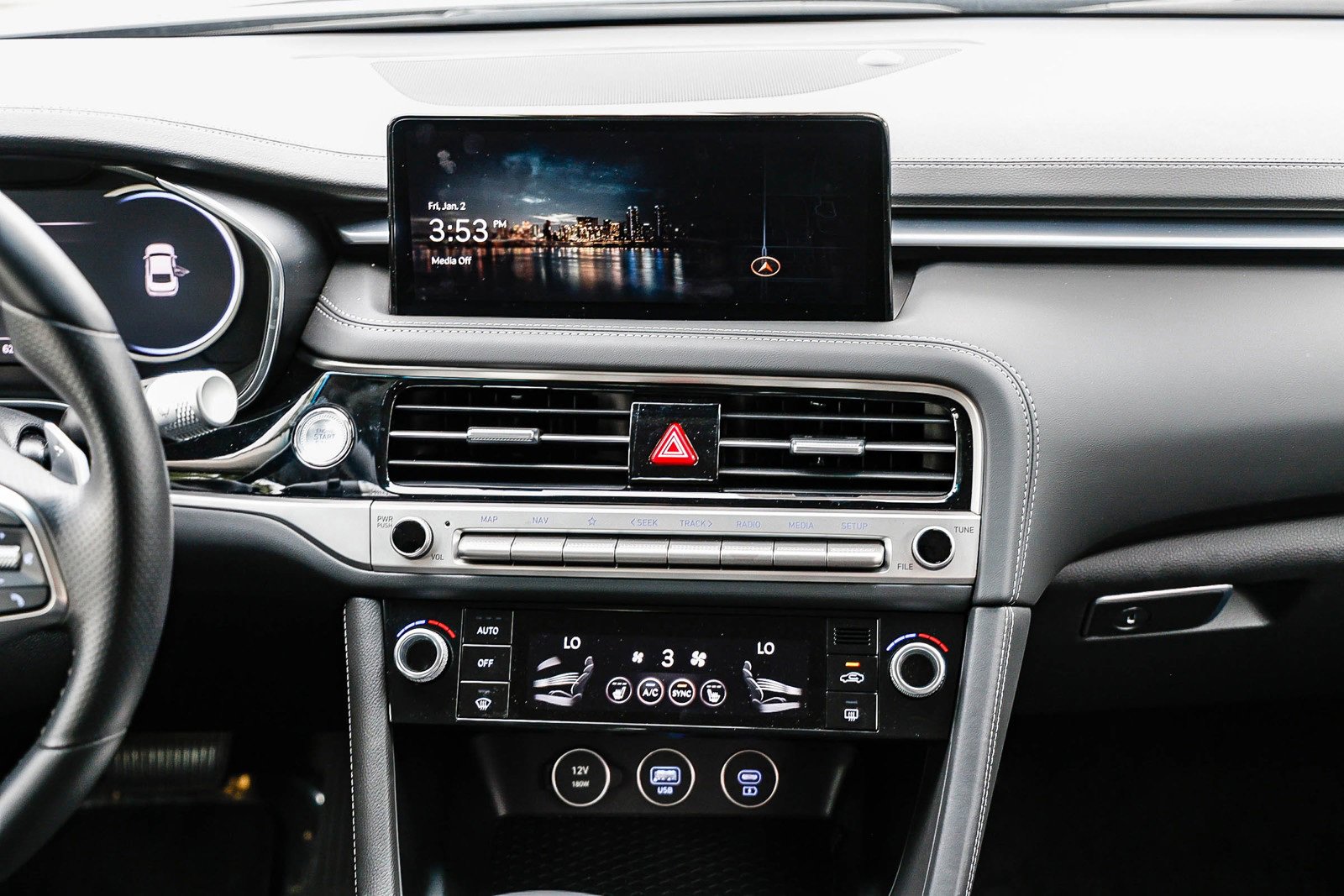 Used 2025 Genesis G70 2.5T image 11