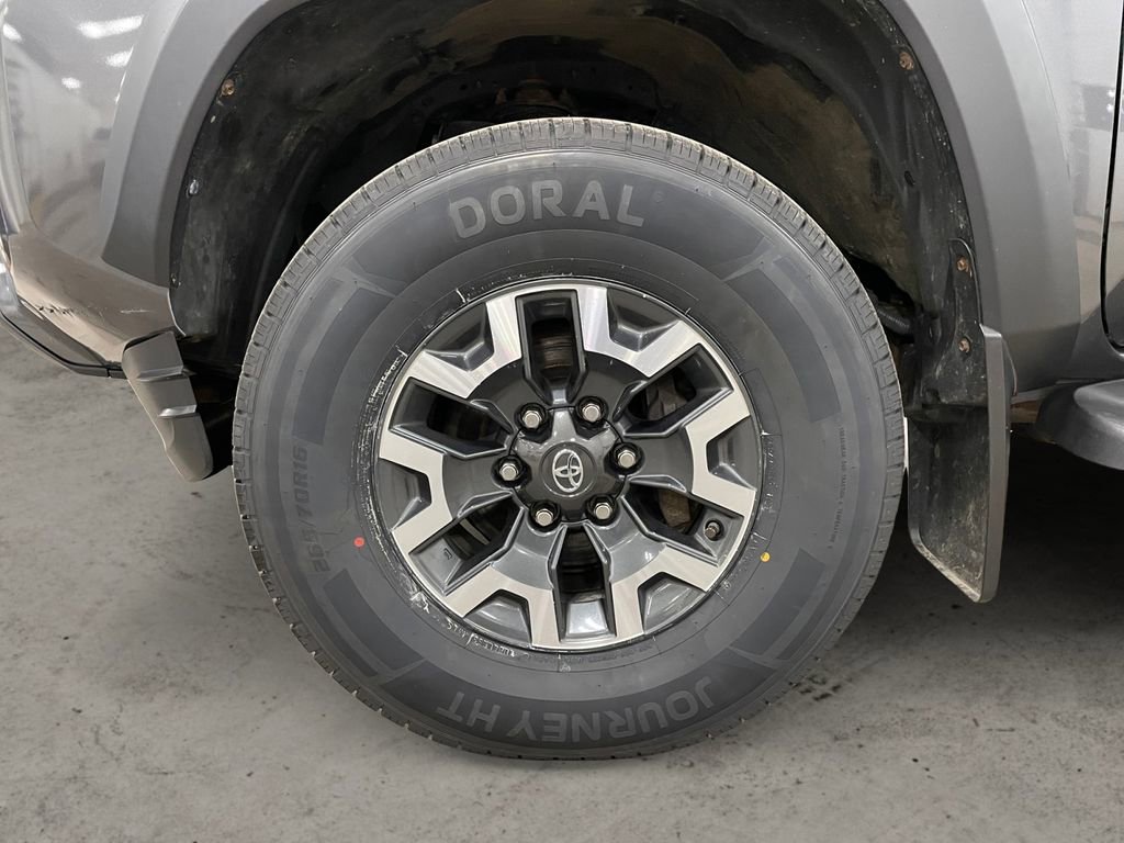 Used 2017 Toyota Tacoma TRD Off-Road w/ Tow Package (A/T) AWD/4WD image 14