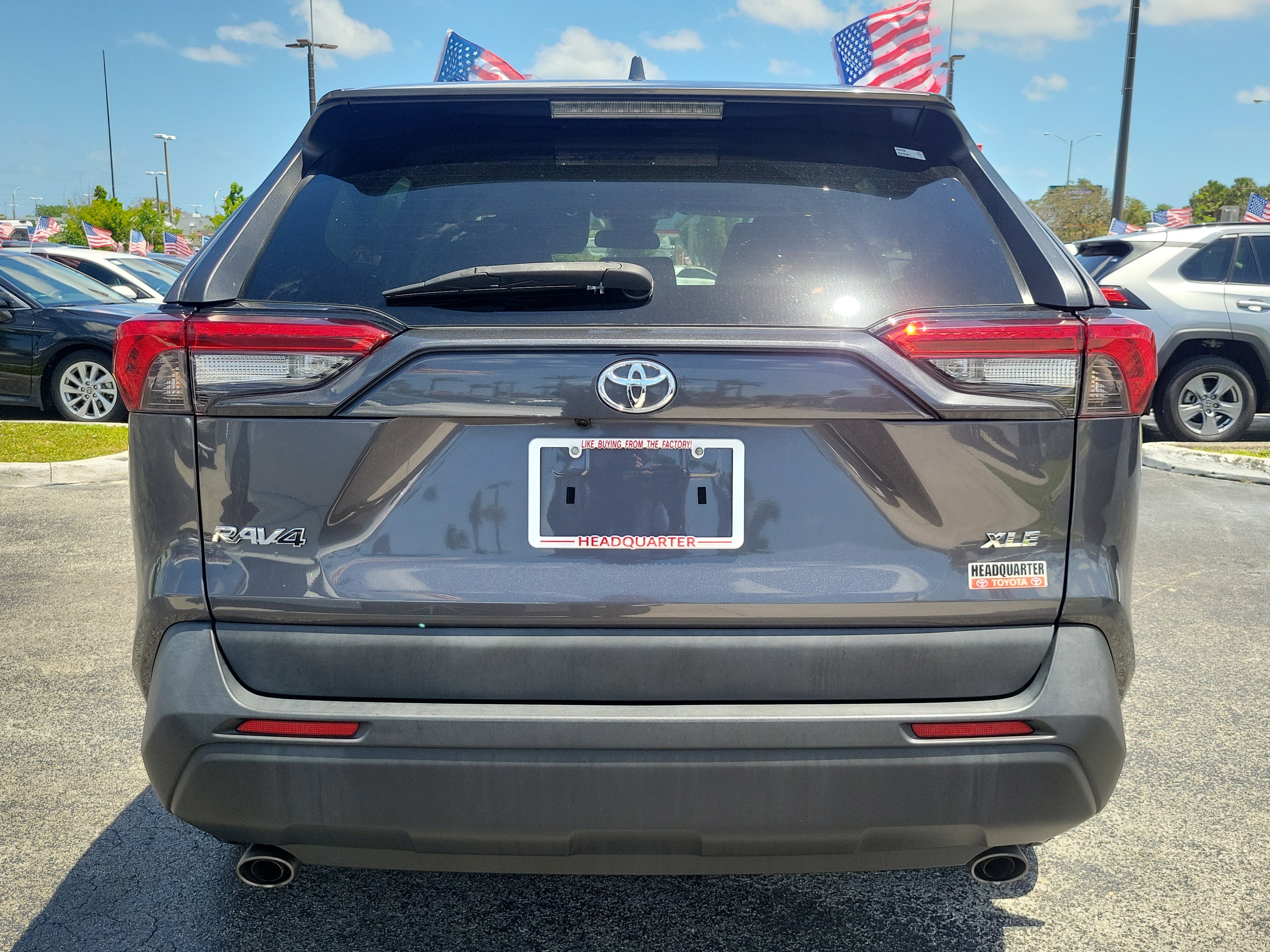 Used 2021 Toyota RAV4 XLE w/ Convenience Package FWD image 10