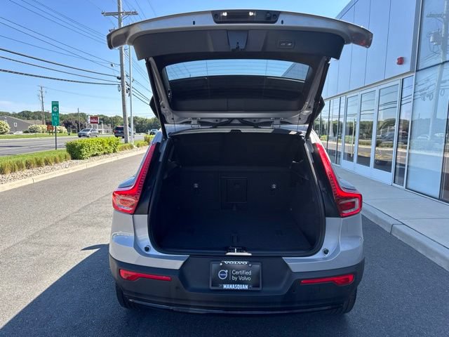 Certified 2025 Volvo XC40 B5 Plus AWD/4WD image 11