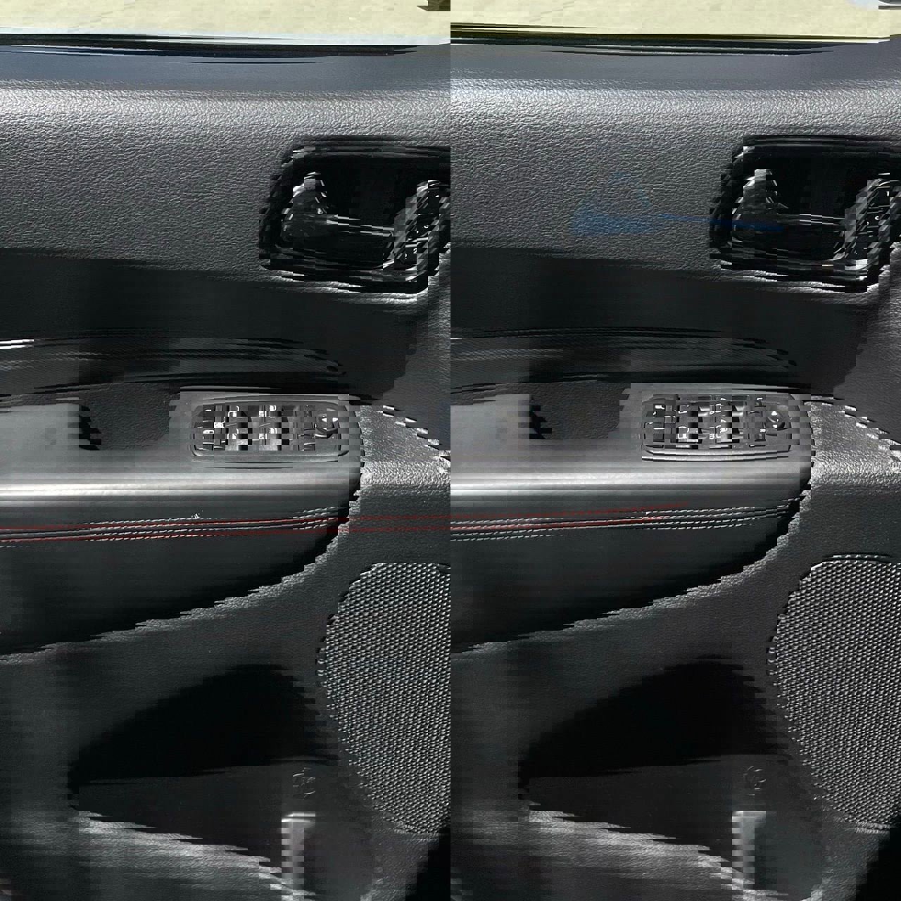 Used 2017 Volvo XC90 T6 Momentum w/ Vision Package image 21