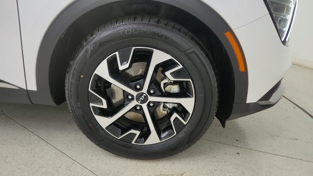 Used 2025 Kia Sportage EX FWD image 81