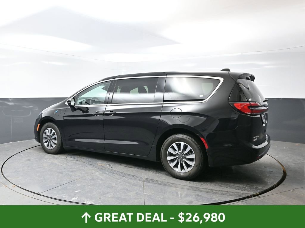 Used 2024 Chrysler Pacifica Select image 13