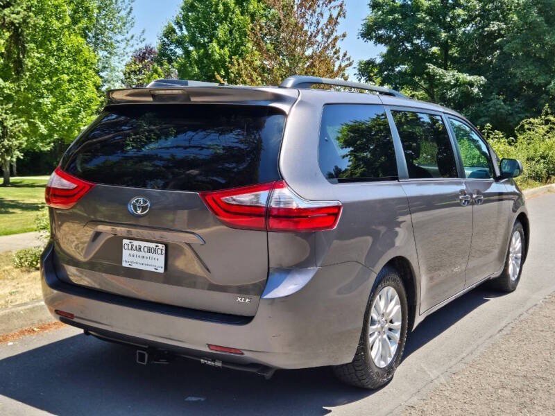 Used 2016 Toyota Sienna XLE FWD image 2