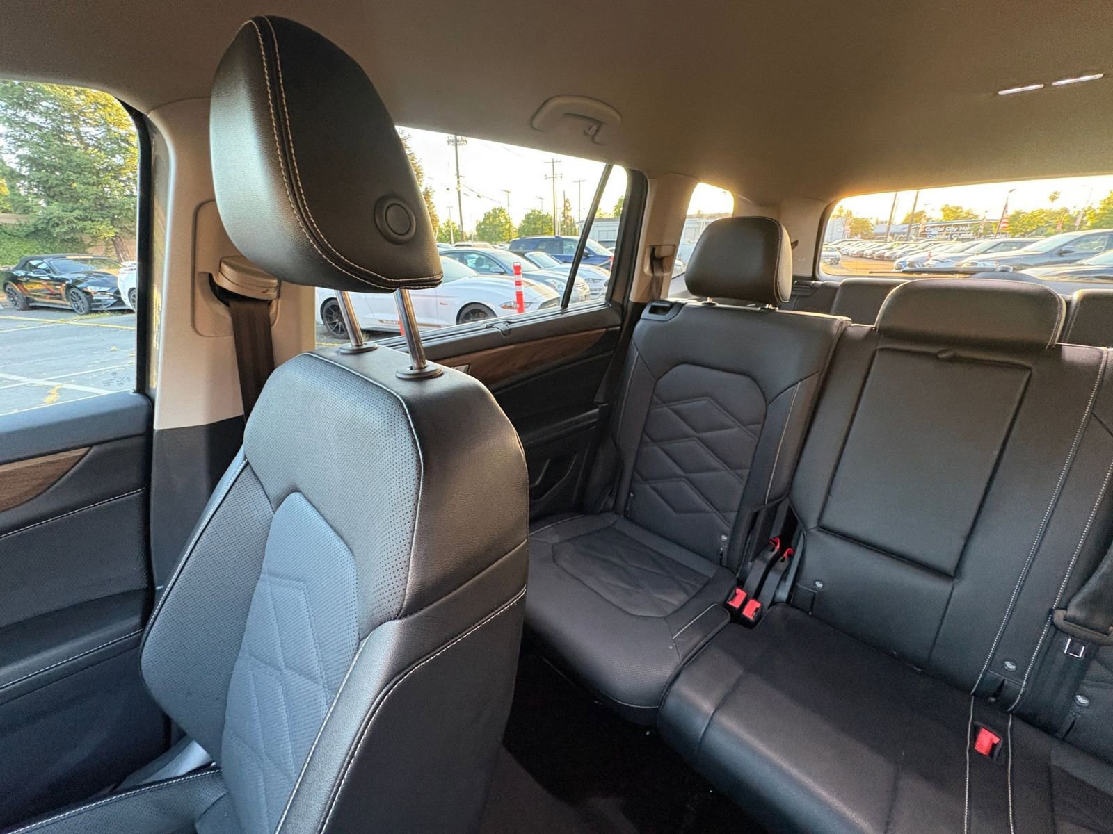 Used 2025 Volkswagen Atlas SE image 43