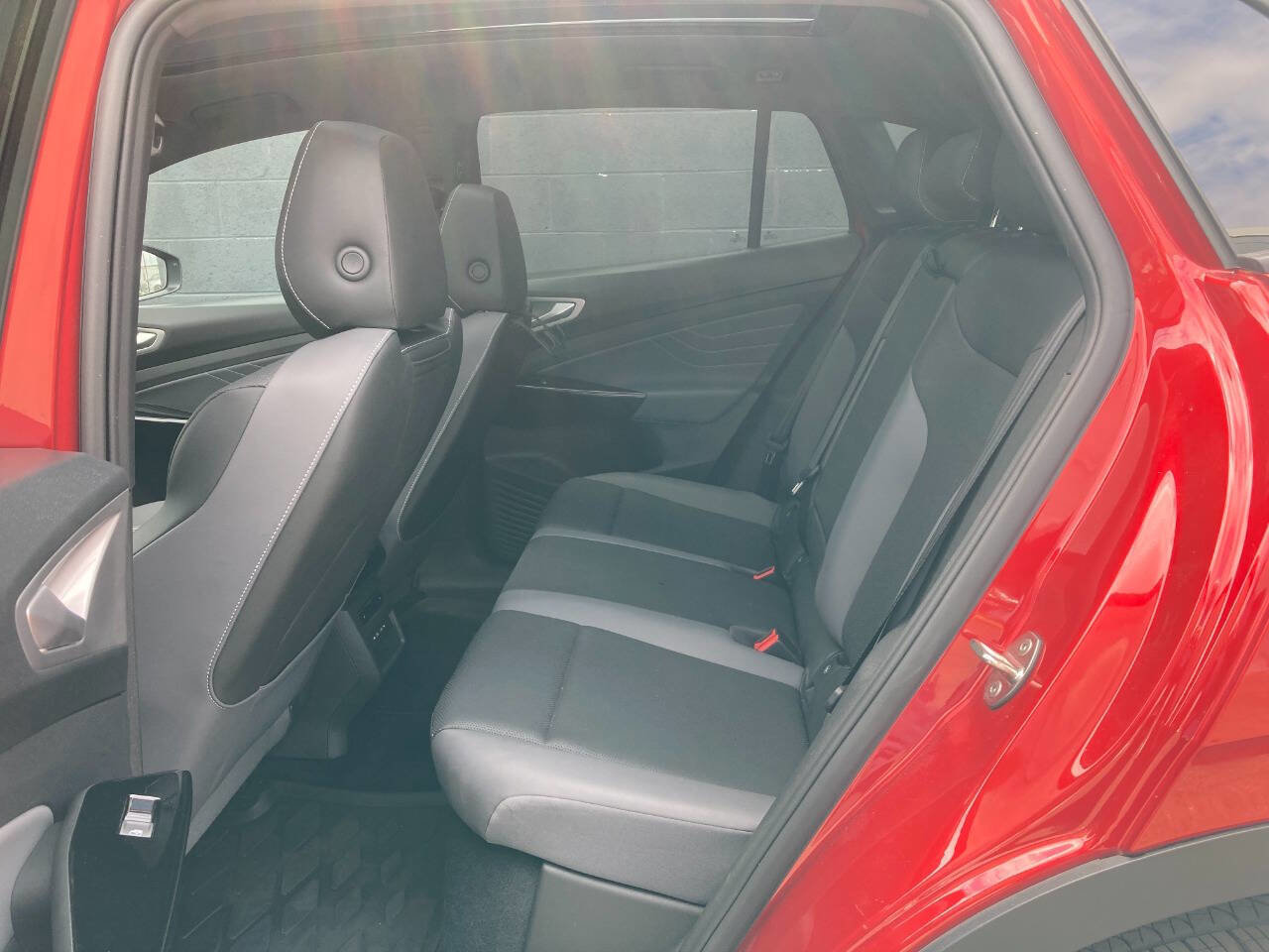 Used 2023 Volkswagen ID.4 Pro S Plus image 11