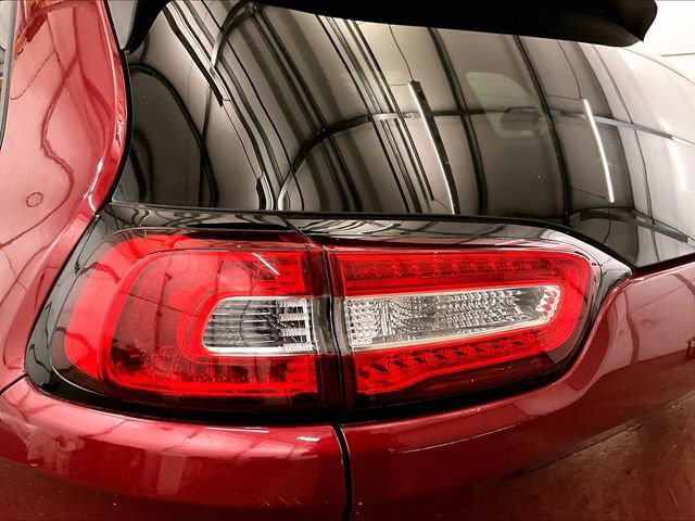Used 2017 Jeep Cherokee Trailhawk w/ Cold Weather Group AWD/4WD image 28