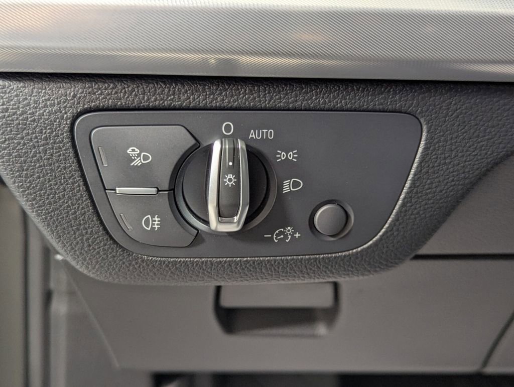 Used 2025 Audi Q5 2.0T Premium AWD/4WD image 13