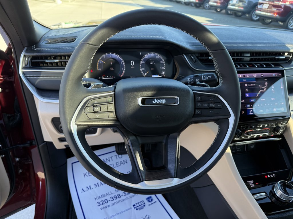 Used 2025 Jeep Grand Cherokee L Limited w/ Luxury Tech Group II image 20