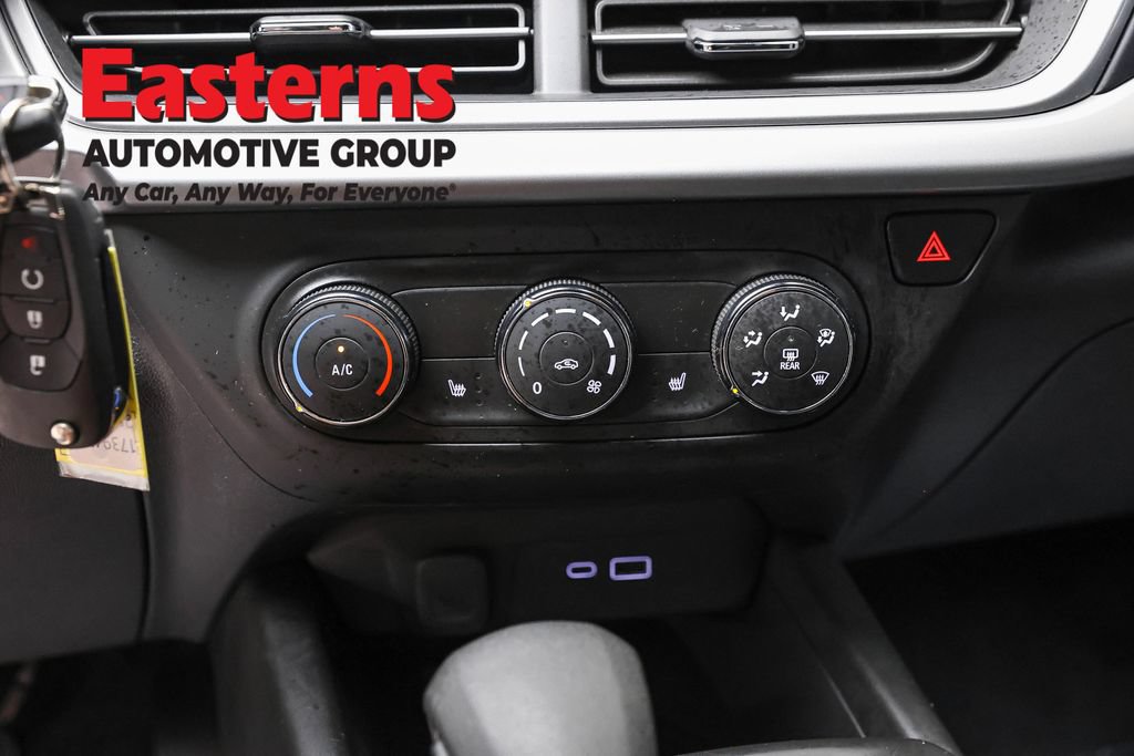 Used 2024 Chevrolet Trax RS FWD image 19