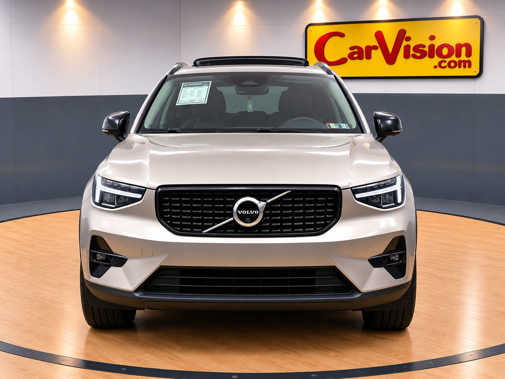 Used 2023 Volvo XC40 B4 Plus w/ Protection Package FWD image 3