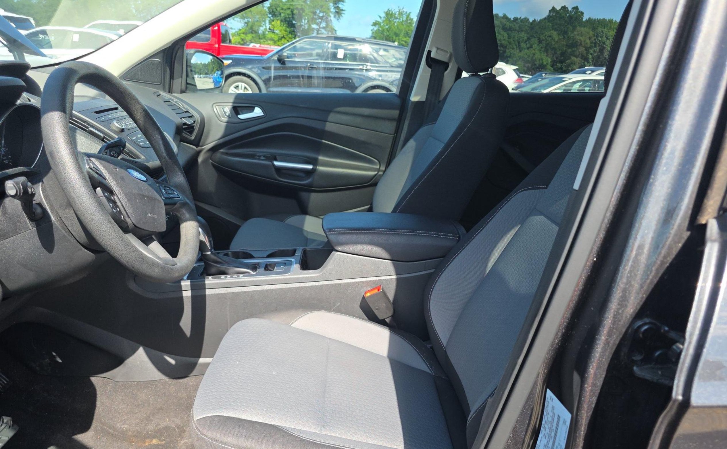 Used 2018 Ford Escape SE w/ Ford Safe & Smart Package AWD/4WD image 6