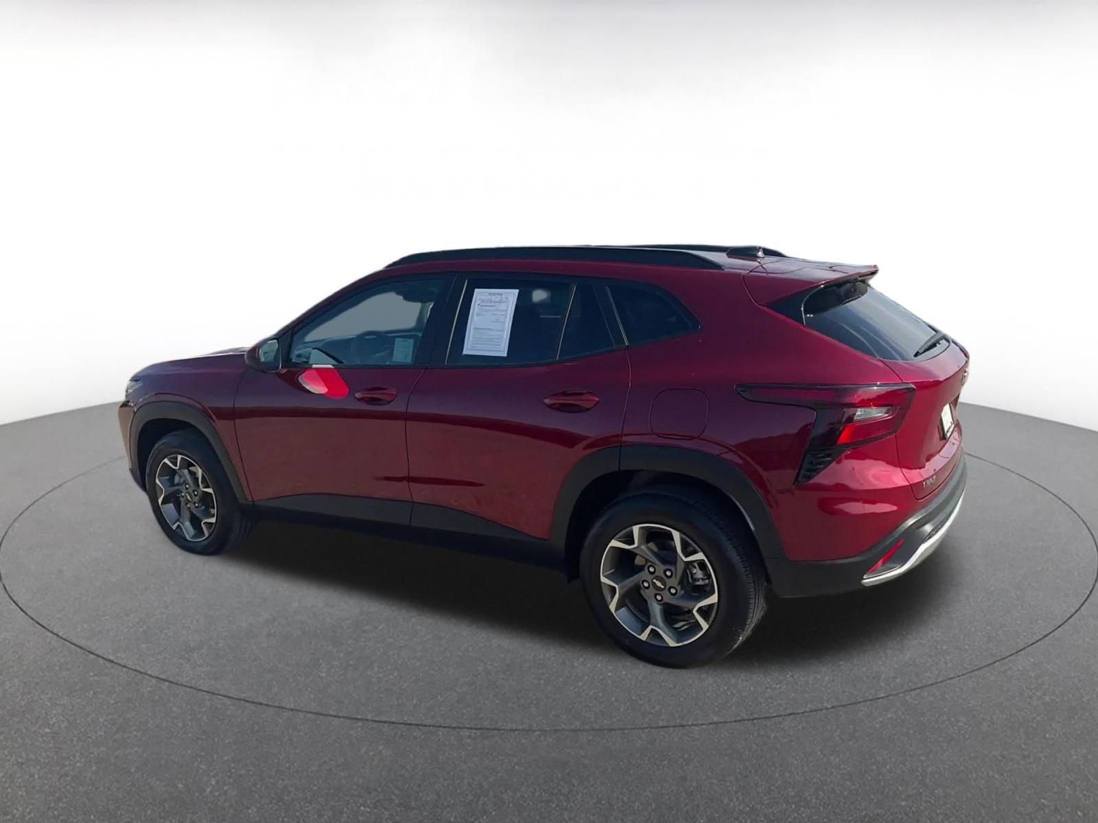 Used 2025 Chevrolet Trax LT image 10