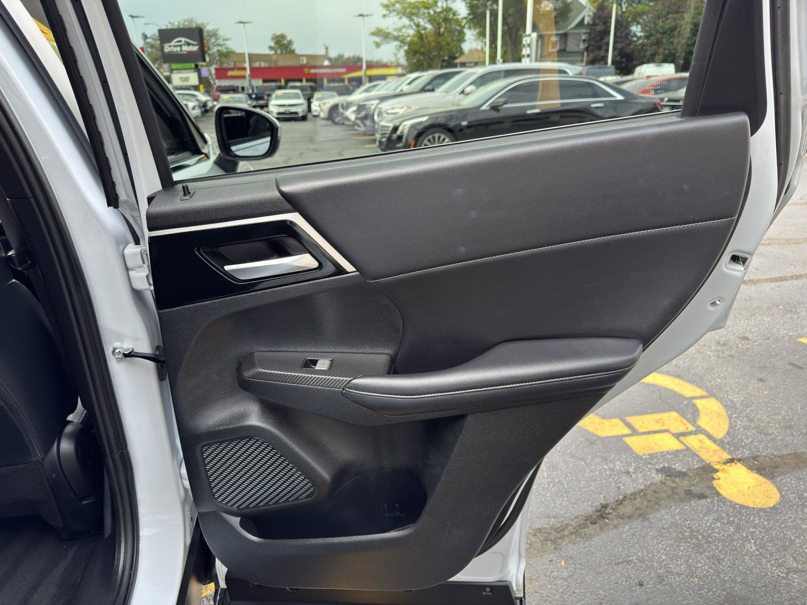 Used 2024 Mitsubishi Outlander SE image 40