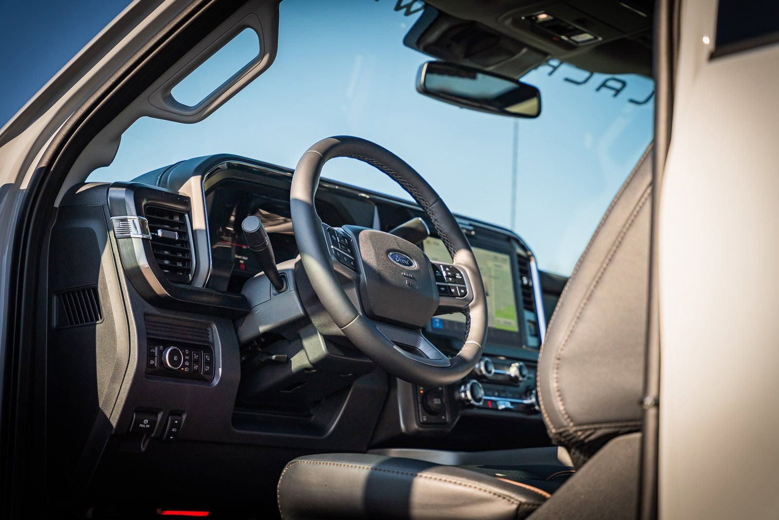 New 2026 Ford F250 Lariat w/ Black Appearance Package image 25