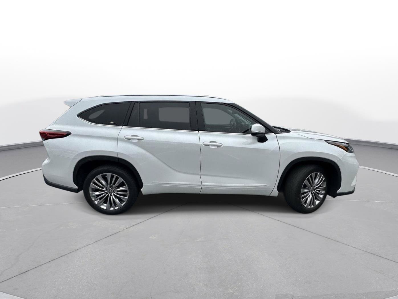Used 2023 Toyota Highlander Platinum FWD image 57