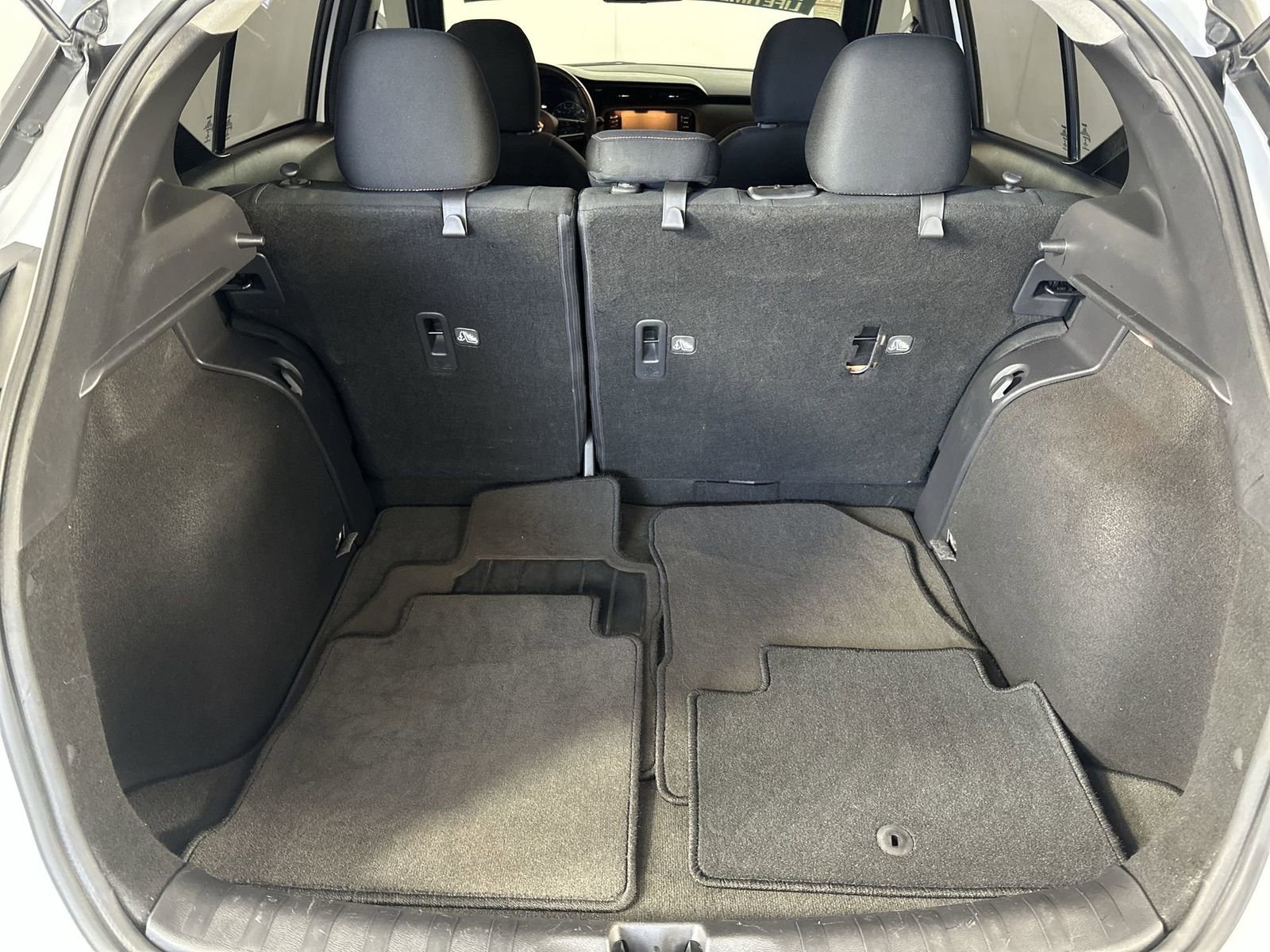 Used 2023 Nissan Kicks SR image 25