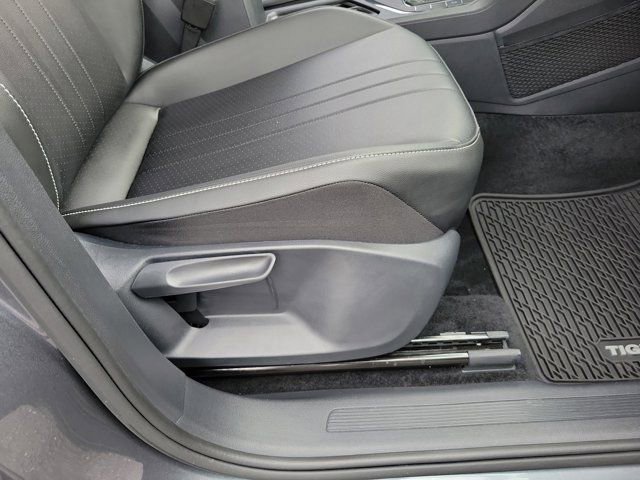 Certified 2024 Volkswagen Tiguan SE FWD image 7