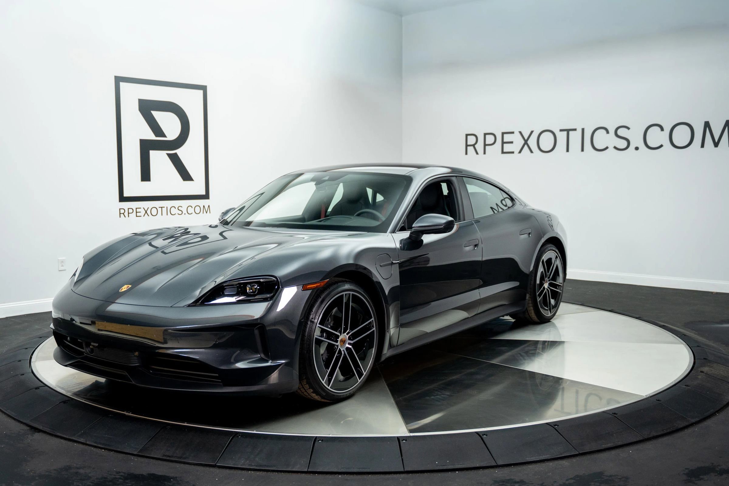 Used 2025 Porsche Taycan image 6