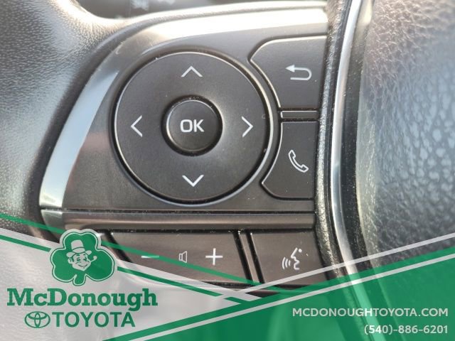 Used 2020 Toyota Camry SE w/ Sunroof Package image 18