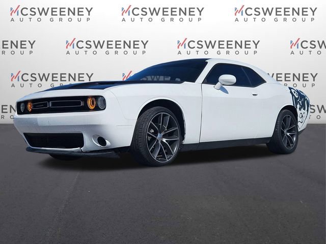 Used 2017 Dodge Challenger SXT image 1