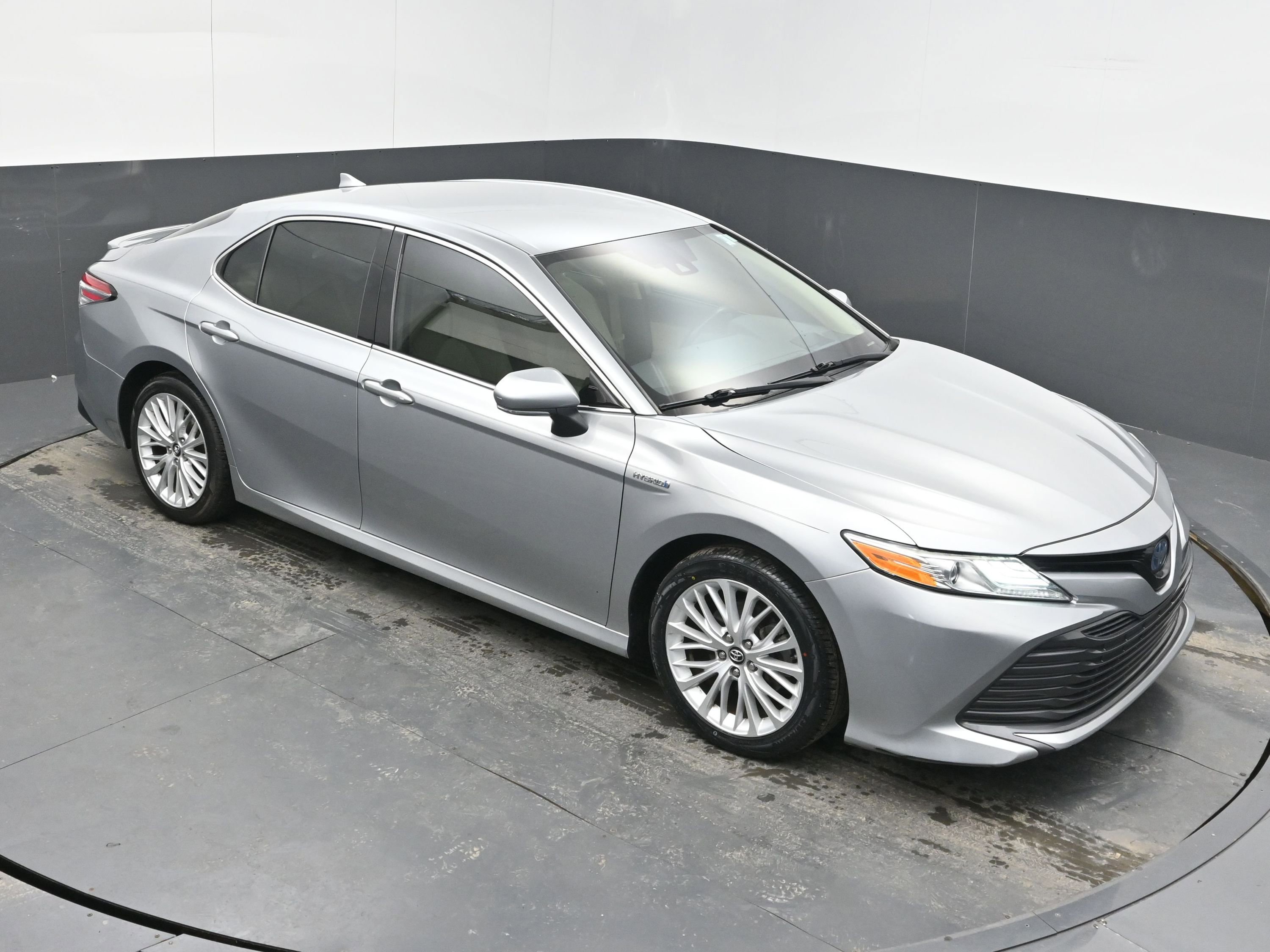 Used 2019 Toyota Camry XLE image 28