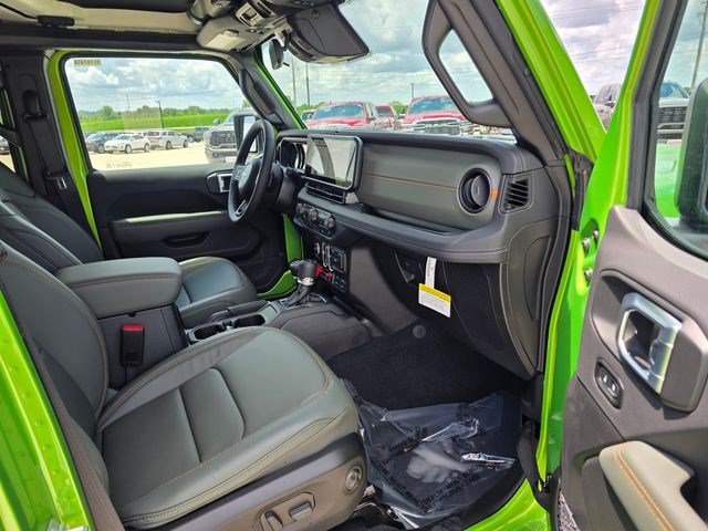 New 2026 Jeep Gladiator Mojave w/ Steel Bumper Group AWD/4WD image 17