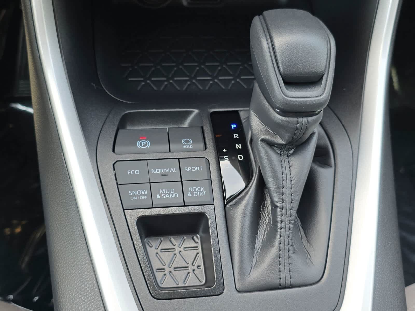 Used 2025 Toyota RAV4 XLE w/ Convenience Package AWD/4WD image 17
